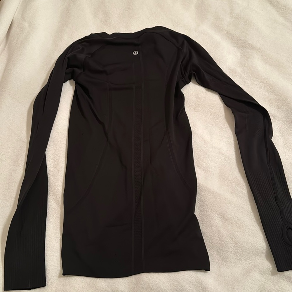 Lululemon swiftly long sleeve black size 2